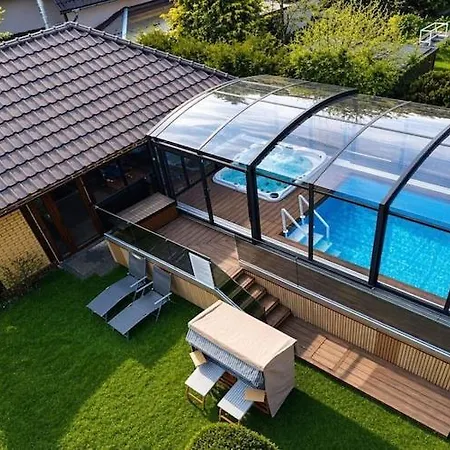 Daire With Swimming Pool And Jacuzzi, Mi Dzywodzie
