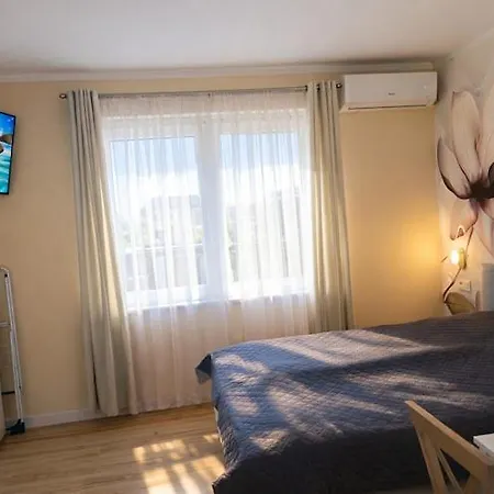 With Swimming Pool And Jacuzzi, Mi Dzywodzie Daire Międzywodzie