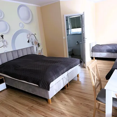 With Swimming Pool And Jacuzzi, Mi Dzywodzie Daire