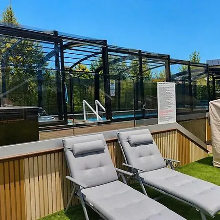 With Swimming Pool And Jacuzzi, Mi Dzywodzie Daire