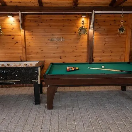 With Swimming Pool And Jacuzzi, Mi Dzywodzie